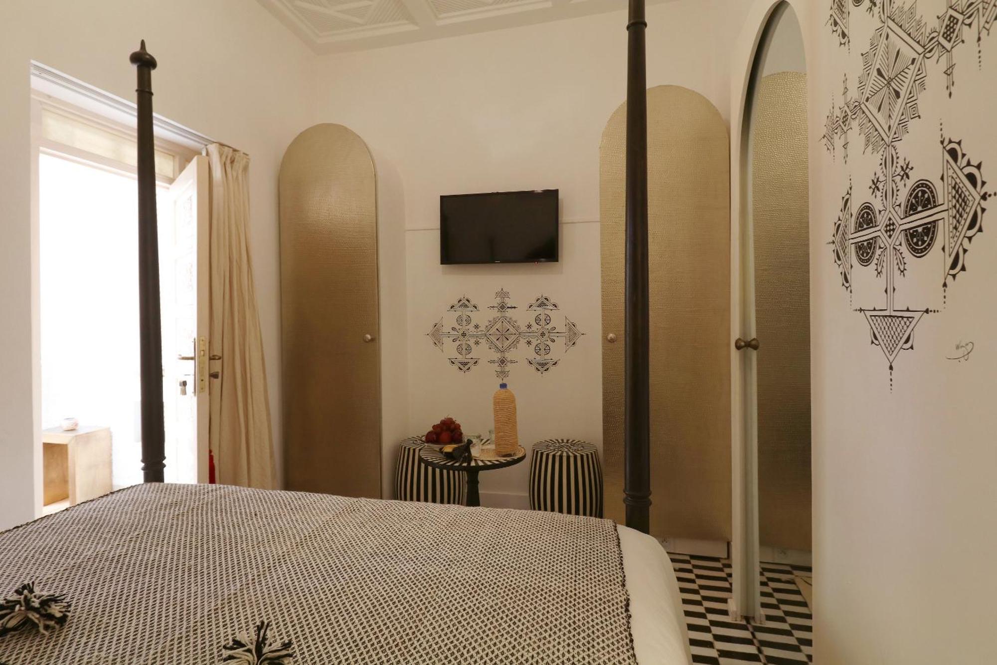 Riad Wazani Square & Spa Маракеш Стая снимка