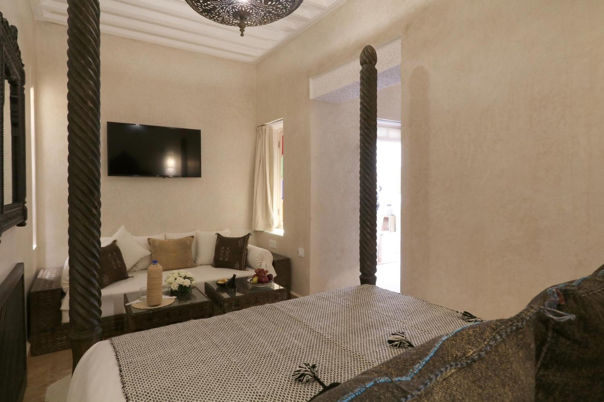 Riad Wazani Square & Spa Маракеш Стая снимка