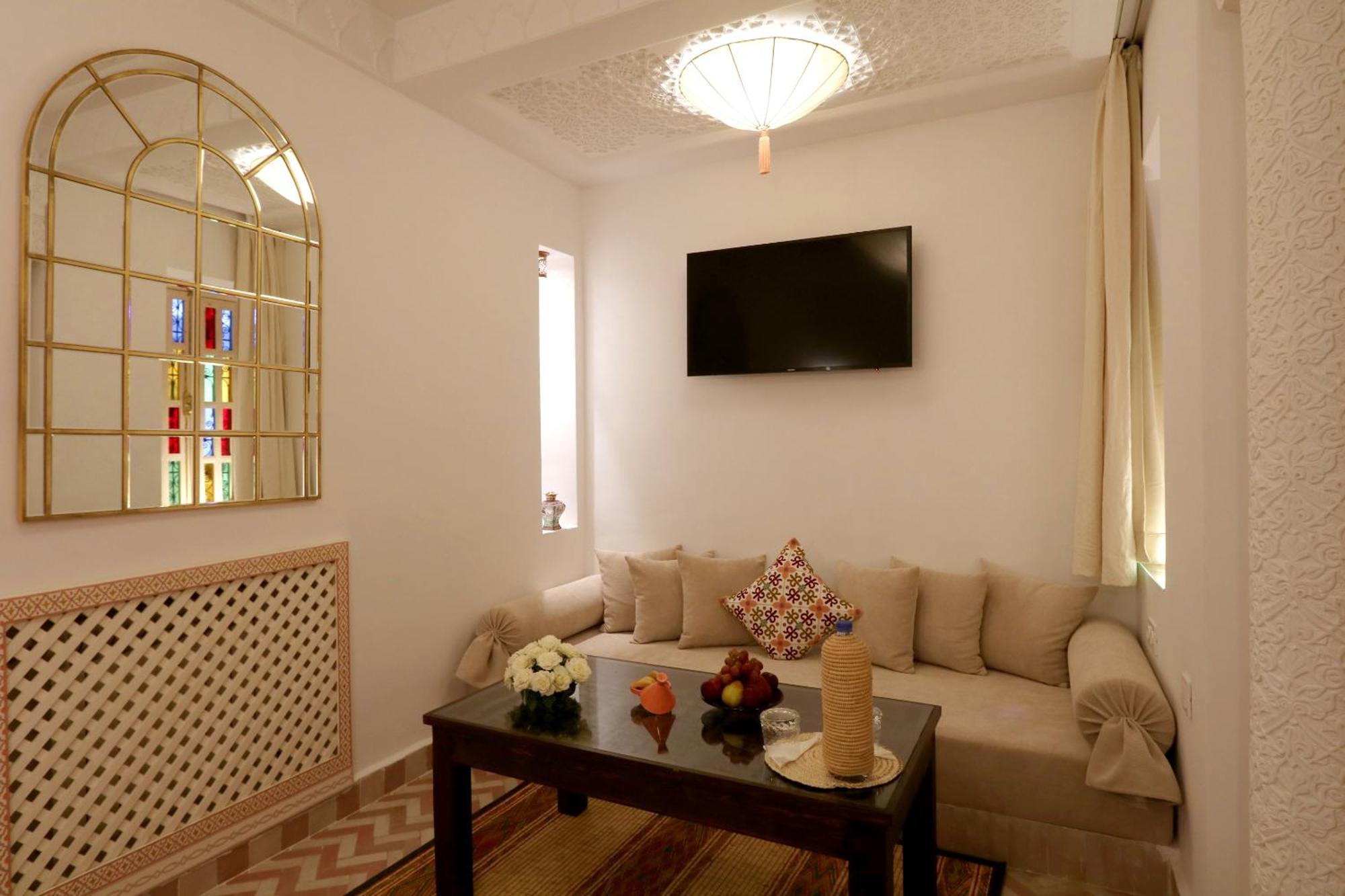 Riad Wazani Square & Spa Маракеш Стая снимка