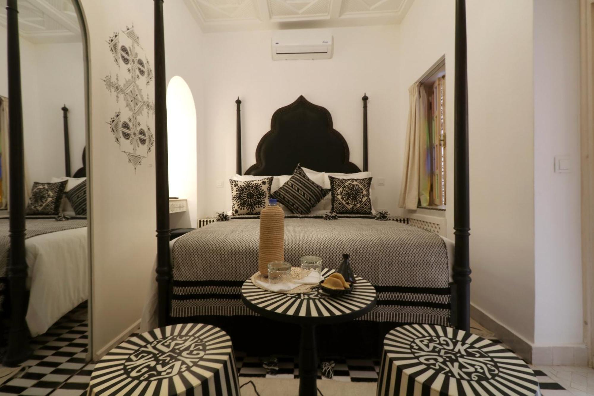 Riad Wazani Square & Spa Маракеш Стая снимка